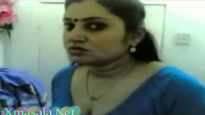 Kanchipuram Aunty Udan Kiss Seithu Romance Panum Xxx